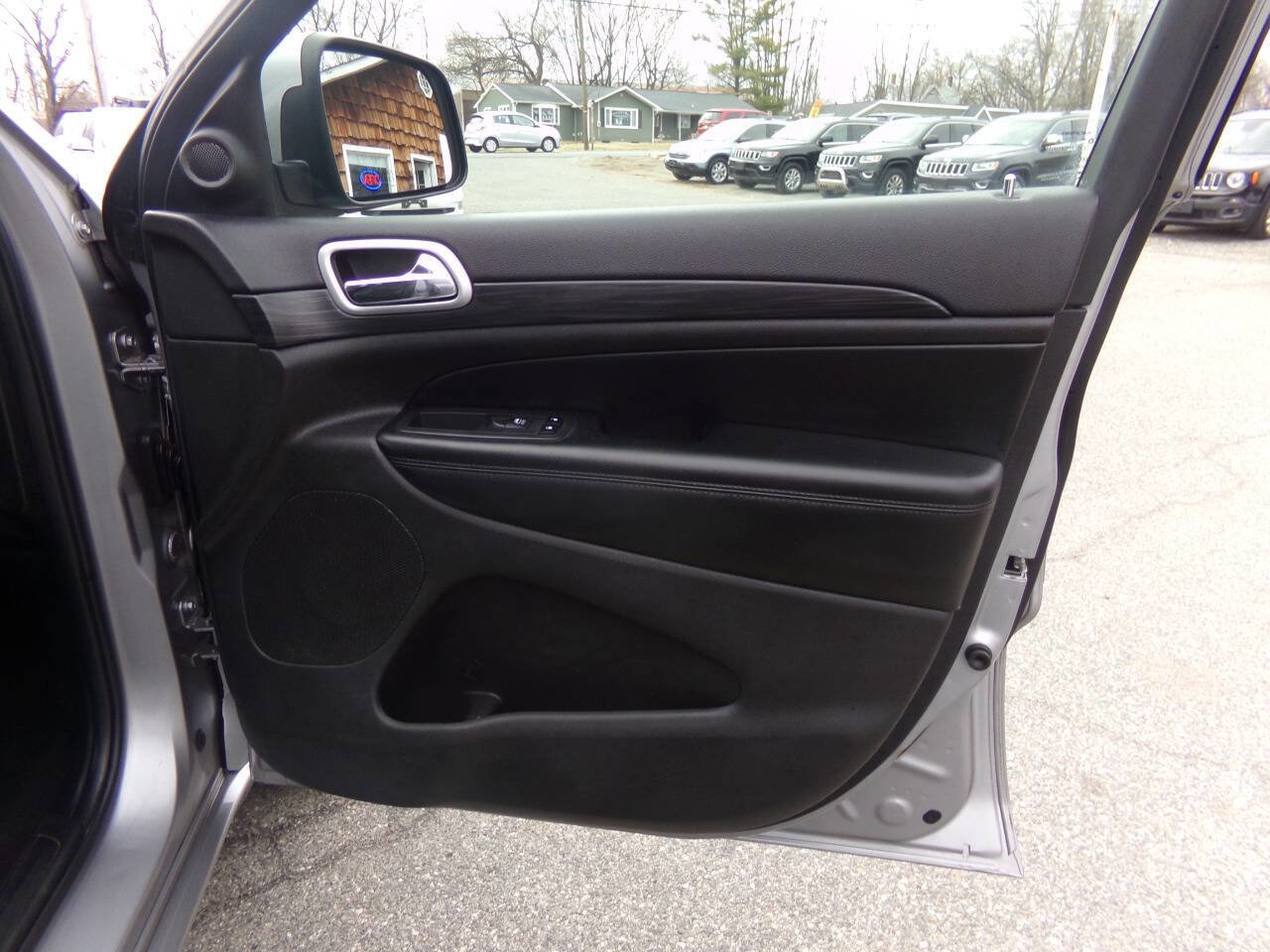 Used 2019 Jeep Grand Cherokee Altitude image 36