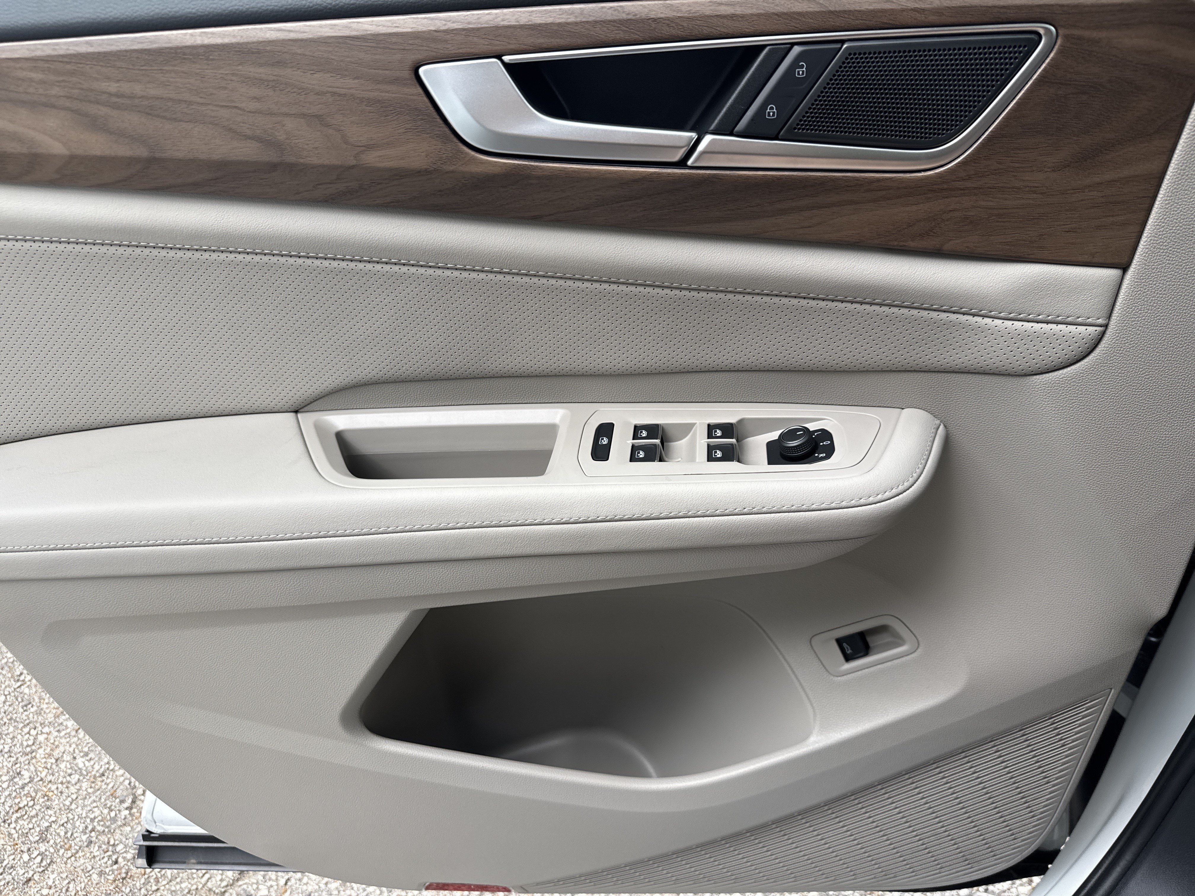 New 2026 Volkswagen Atlas SE FWD image 8
