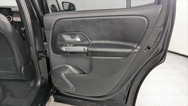 Used 2022 Mercedes-Benz GLB 250 w/ Premium Package image 19