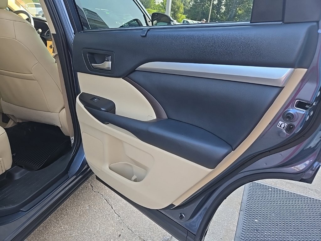 Used 2019 Toyota Highlander XLE FWD image 74