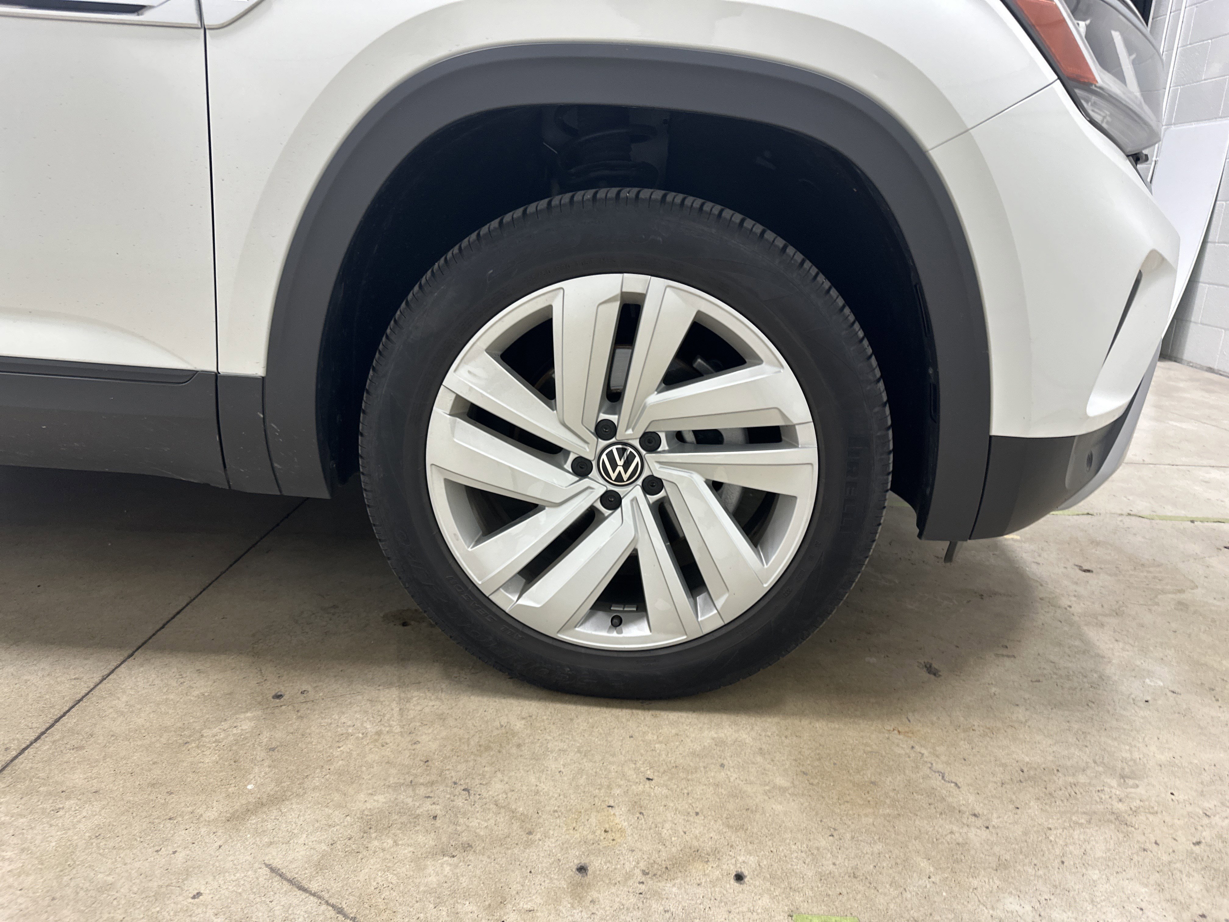 Used 2021 Volkswagen Atlas Cross Sport SE AWD/4WD image 13