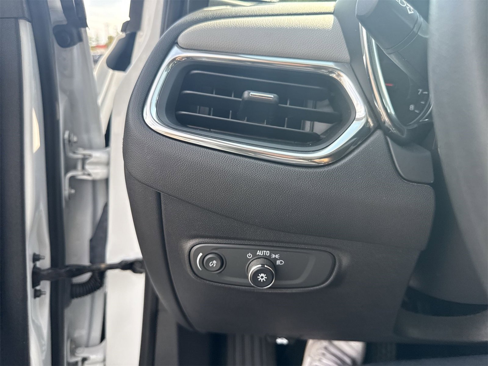 Used 2022 Chevrolet Equinox LS w/ LS Convenience Package image 17