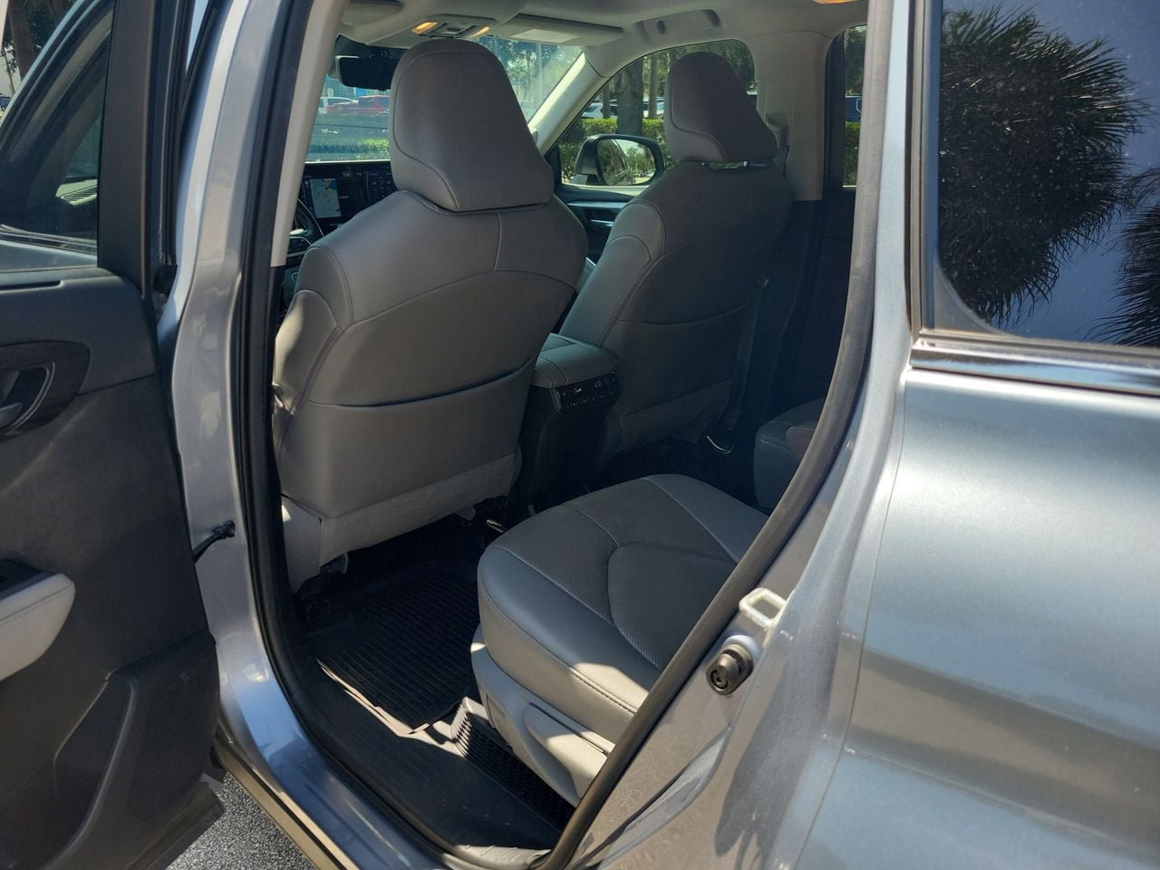 Used 2021 Toyota Highlander Platinum FWD image 11