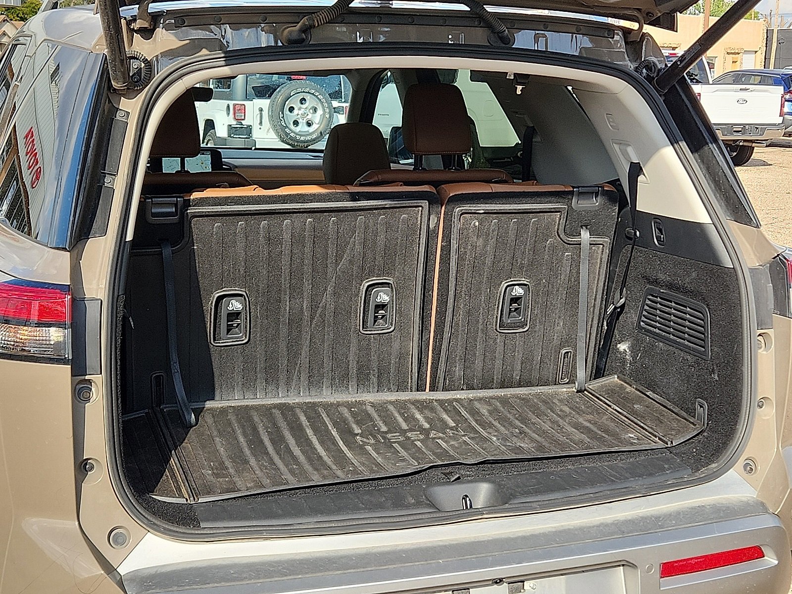 Used 2024 Nissan Pathfinder Platinum image 8