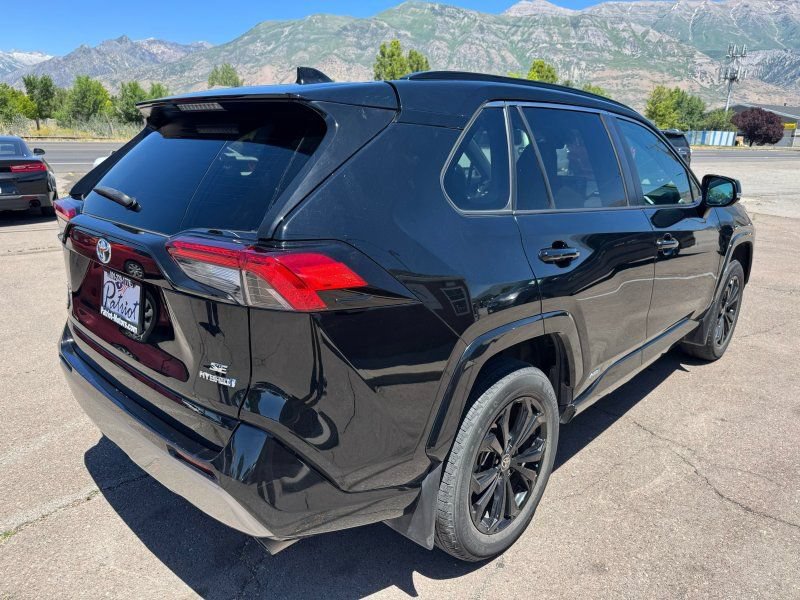 Used 2022 Toyota RAV4 SE AWD/4WD image 5