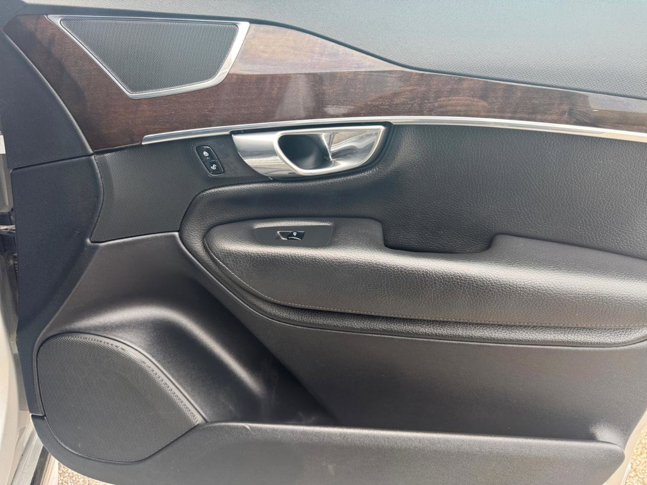 Used 2016 Volvo XC90 T6 Momentum w/ Momentum Plus Package image 26