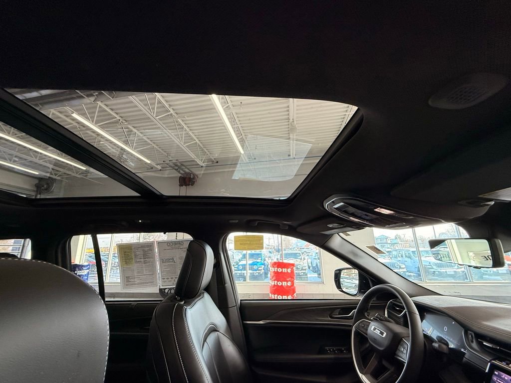 Used 2024 Jeep Grand Cherokee Limited 4xe w/ Luxury Tech Group II image 25