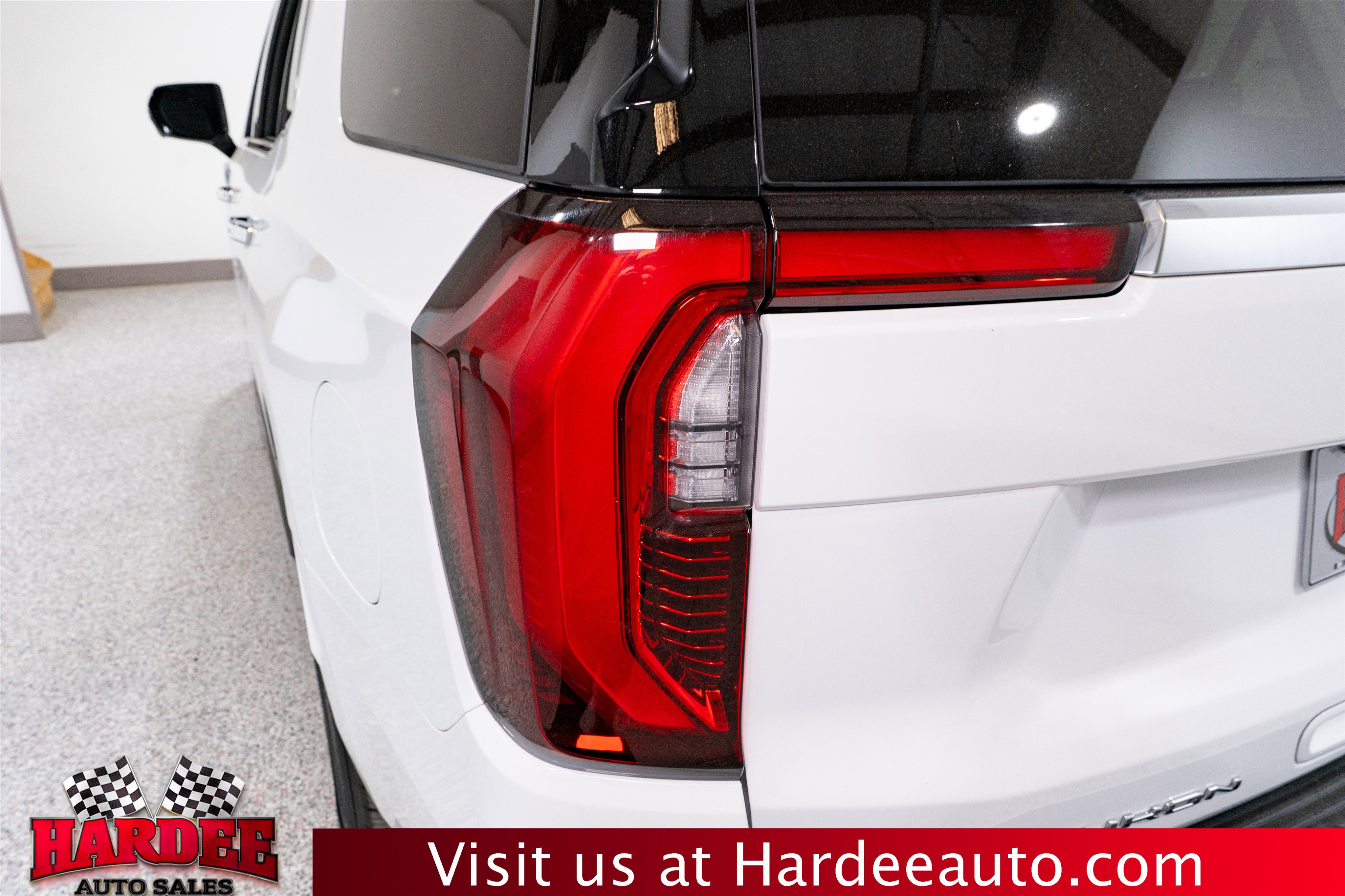 Used 2025 GMC Yukon Denali RWD image 9