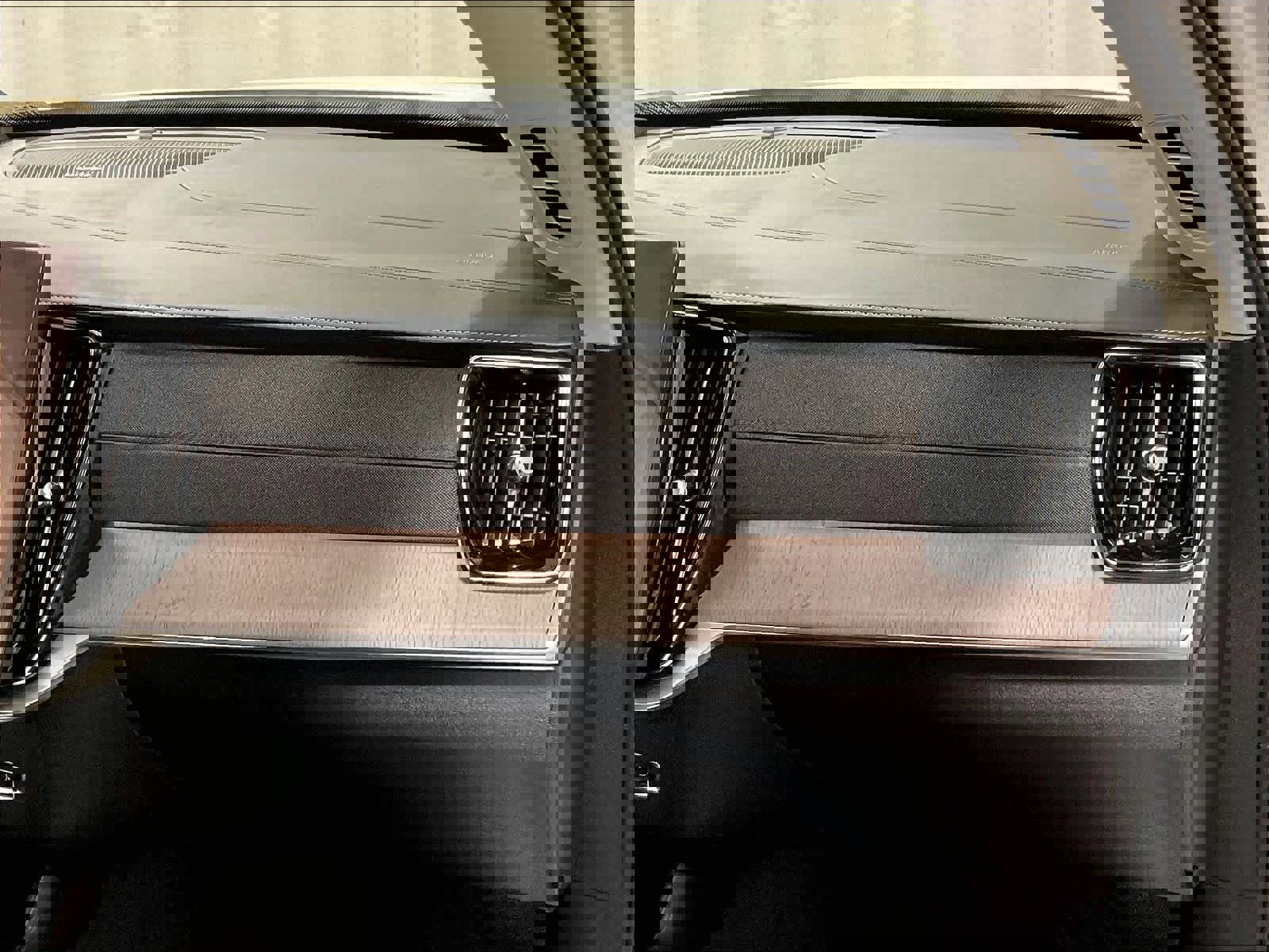 Used 2026 Volvo XC90 B6 Ultra w/ Protection Package Premier AWD/4WD image 13