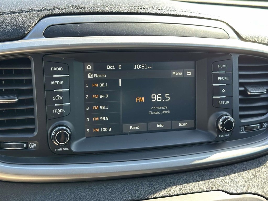 Used 2019 Kia Sorento LX image 3