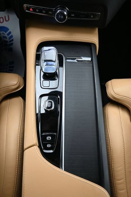Used 2023 Volvo XC90 B6 Ultimate w/ Protection Package Premier AWD/4WD image 11