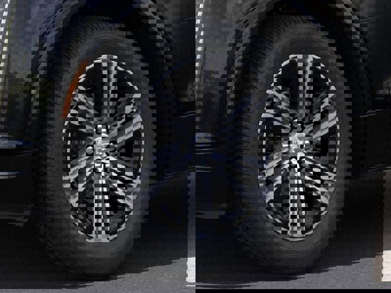 New 2025 Cadillac Lyriq Luxury w/ LPO, Floor Liner Package image 9