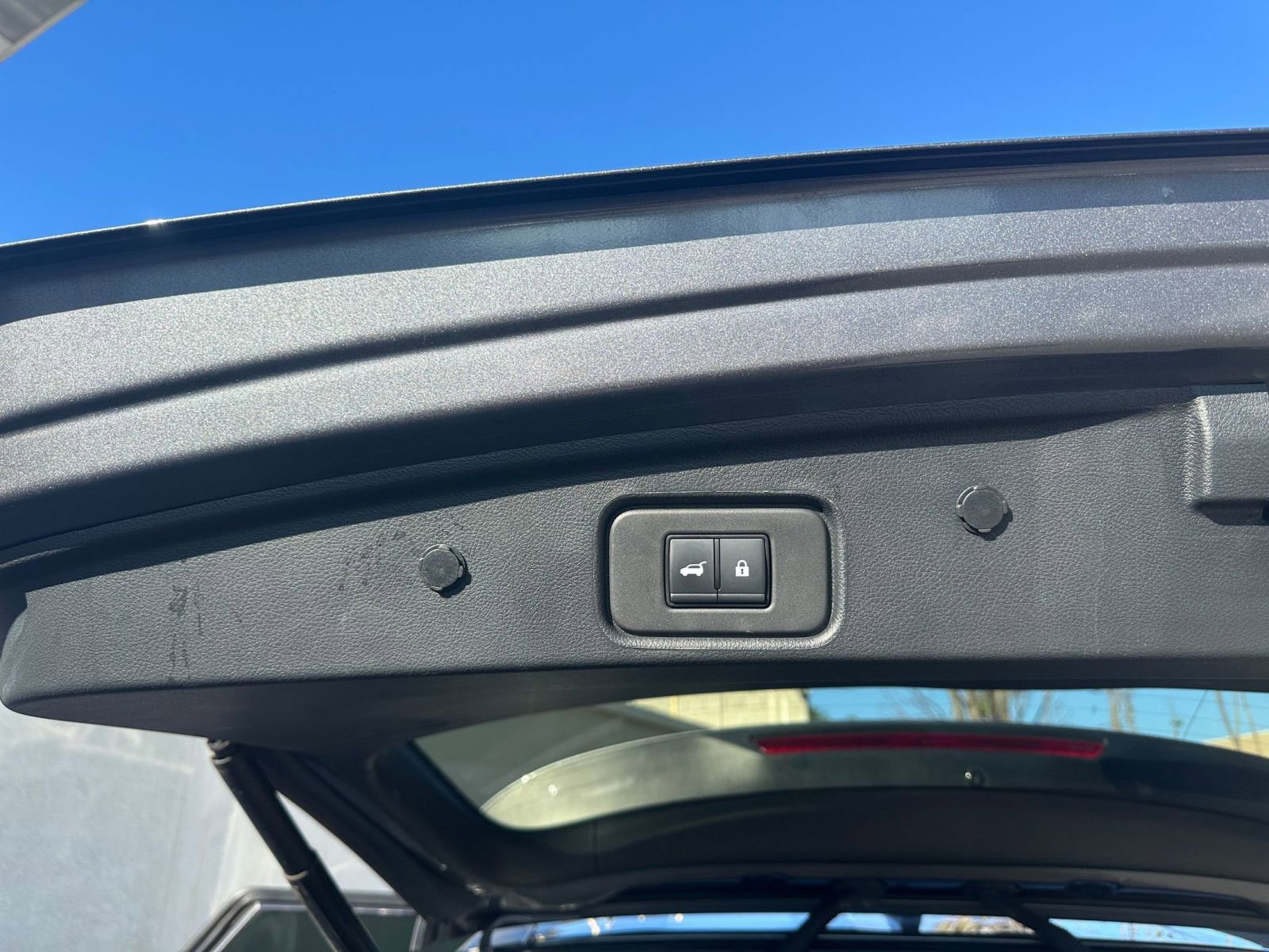 Used 2025 Nissan Pathfinder SV image 23