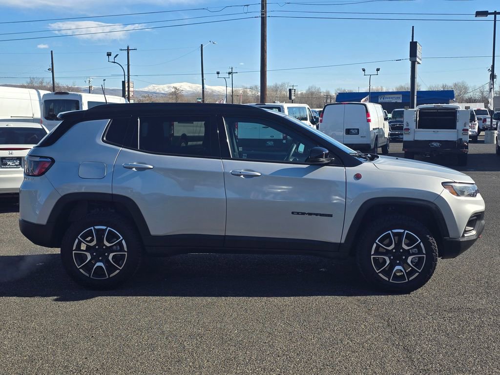Used 2024 Jeep Compass Trailhawk image 6