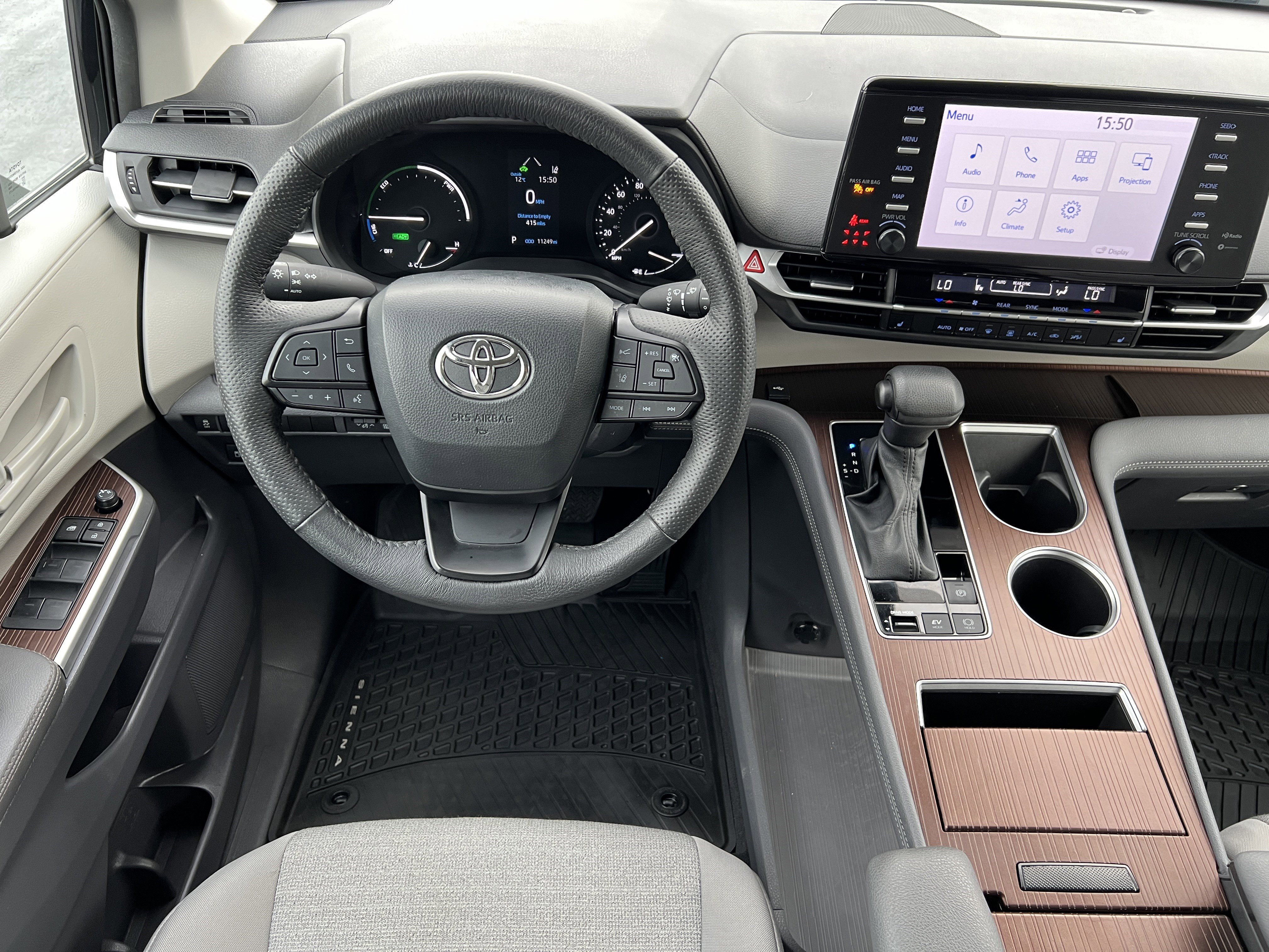 Used 2024 Toyota Sienna LE image 28