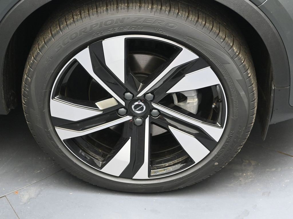 New 2026 Volvo XC40 B5 Ultra w/ Protection Package Premier image 9