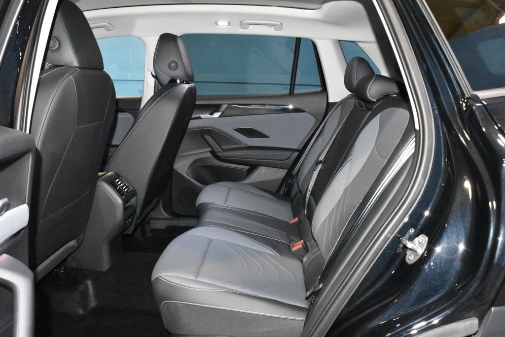 Certified 2026 Volkswagen Tiguan SE w/ Panoramic Sunroof Package AWD/4WD image 17