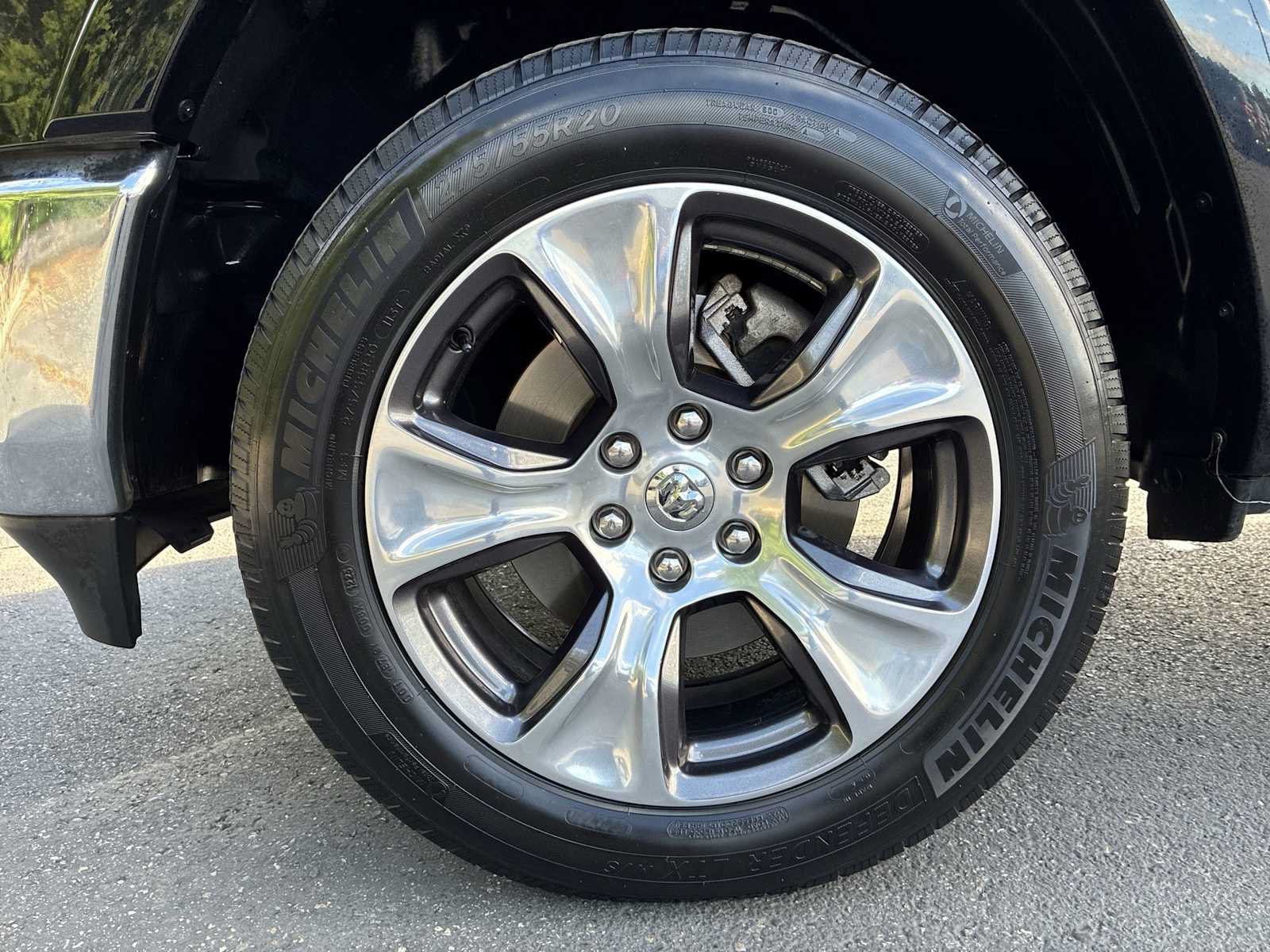 Used 2019 RAM 1500 Laramie AWD/4WD image 18