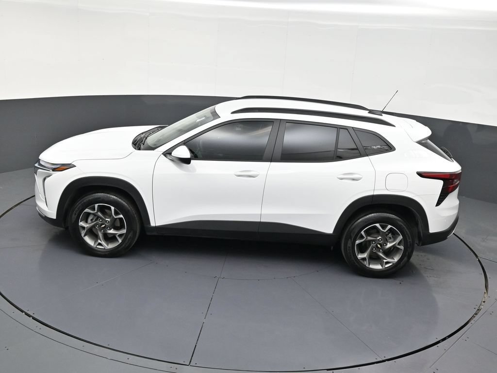 Used 2024 Chevrolet Trax LT FWD image 10