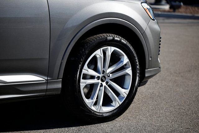 Used 2025 Audi Q7 3.0T Premium w/ Convenience Package image 6