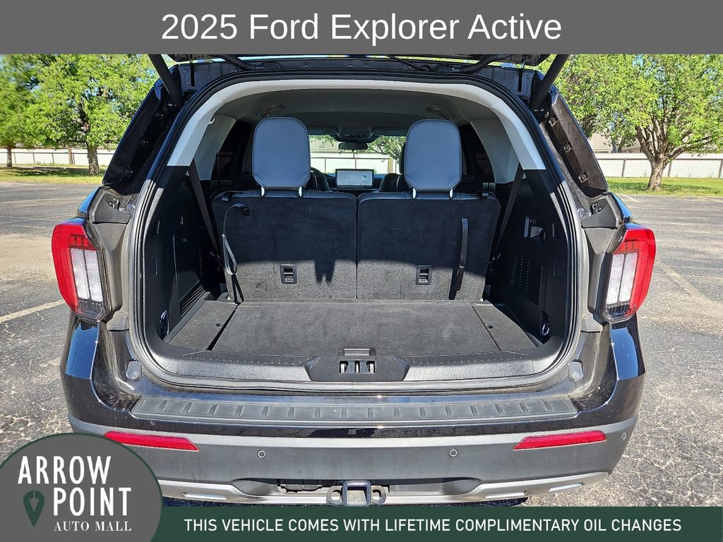 Used 2025 Ford Explorer Active w/ Active Comfort Package RWD image 17