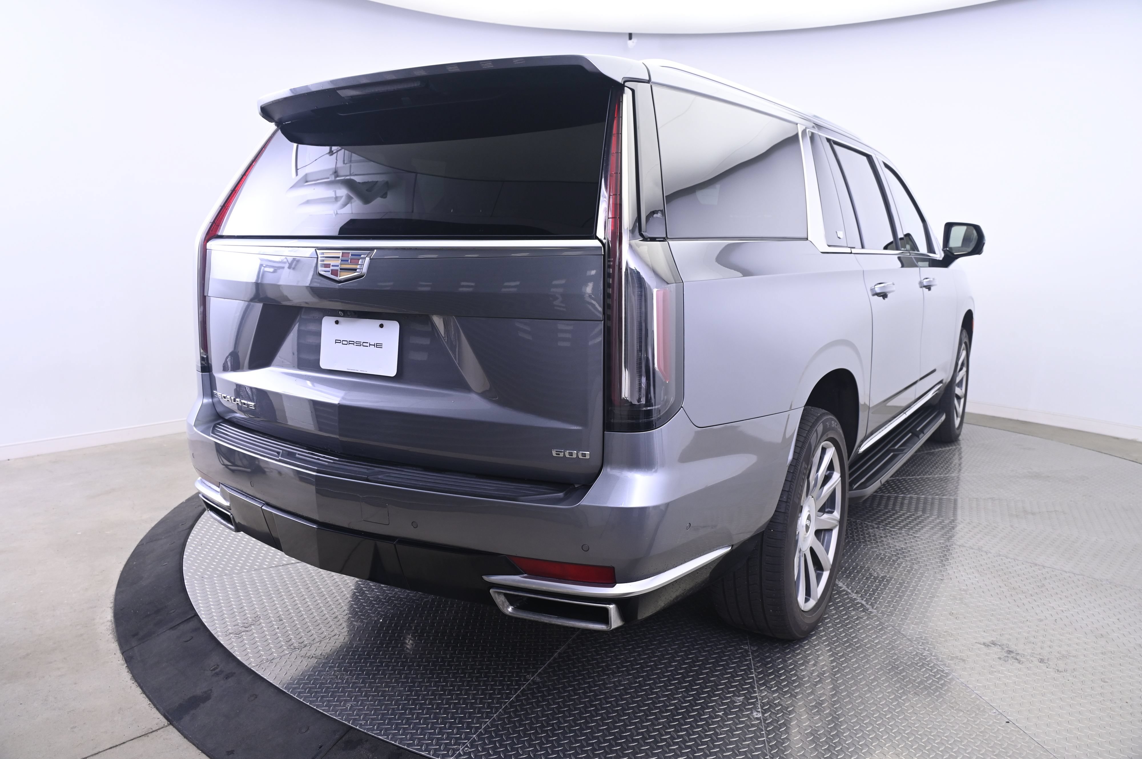 Used 2022 Cadillac Escalade ESV Premium Luxury Platinum AWD/4WD image 7