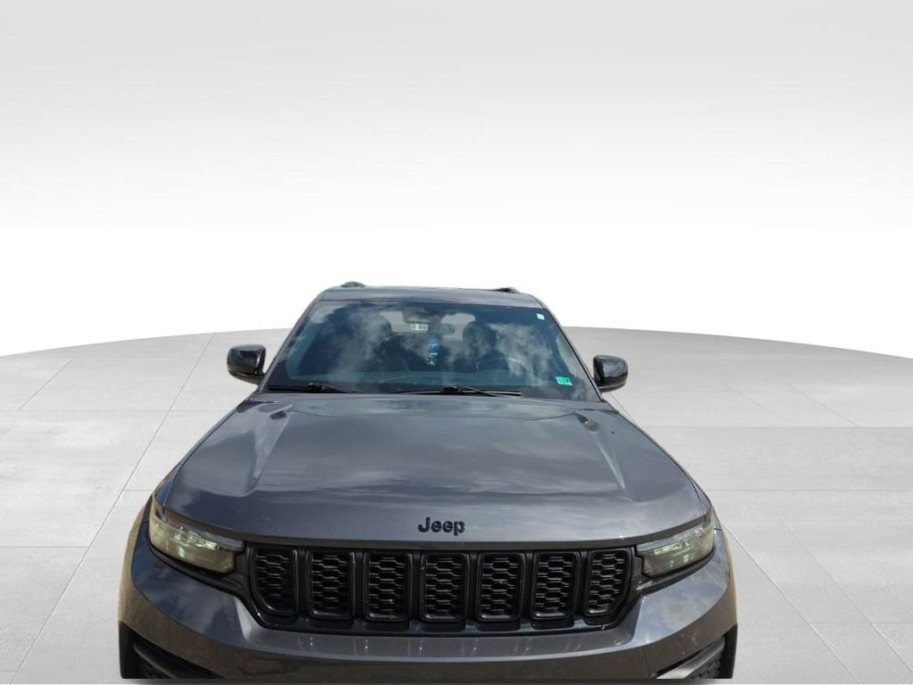 Used 2023 Jeep Grand Cherokee Altitude AWD/4WD image 2
