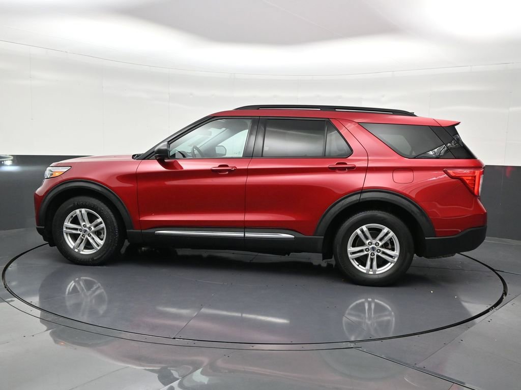 Used 2021 Ford Explorer XLT image 2