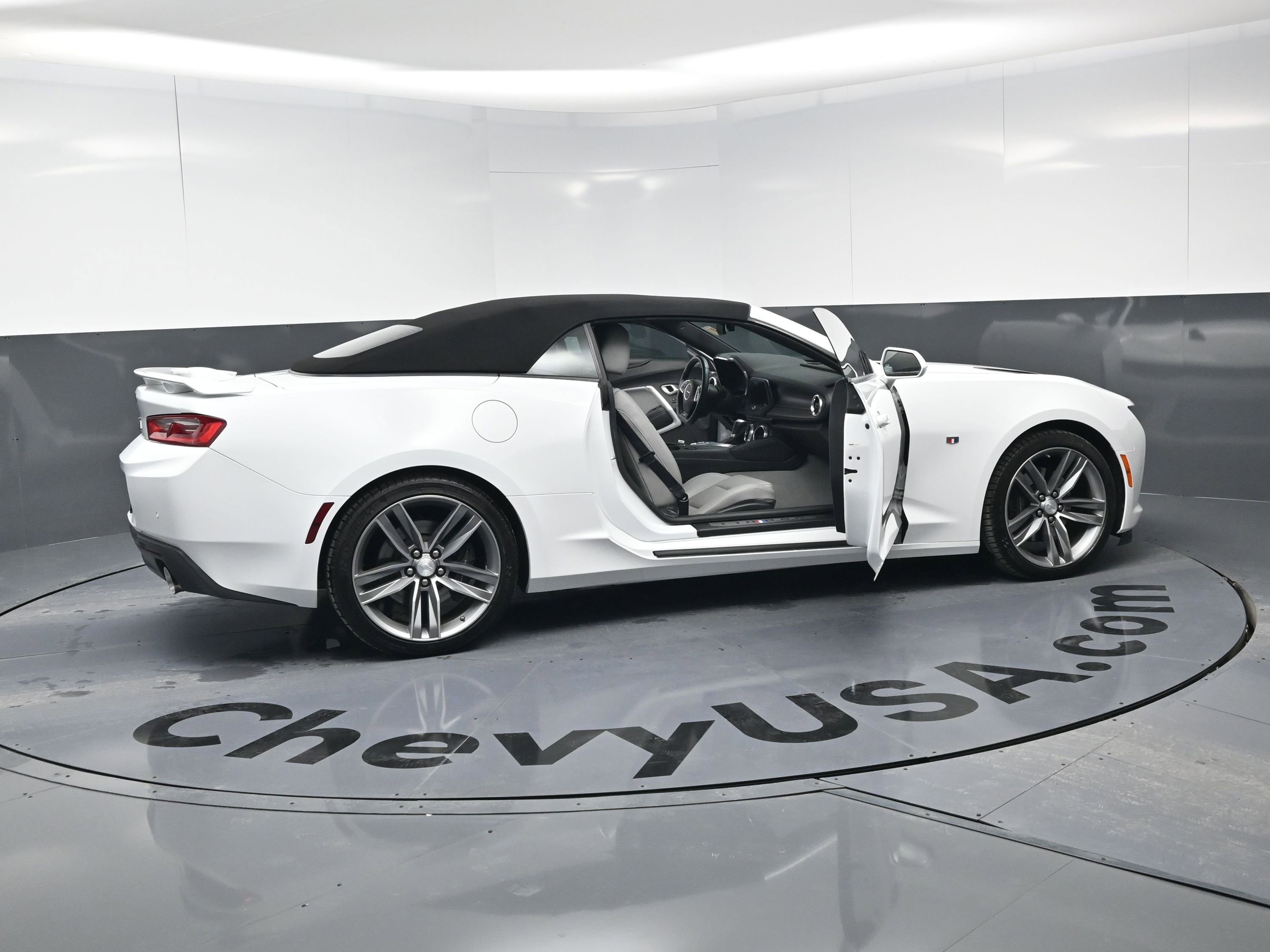 Used 2016 Chevrolet Camaro SS image 25