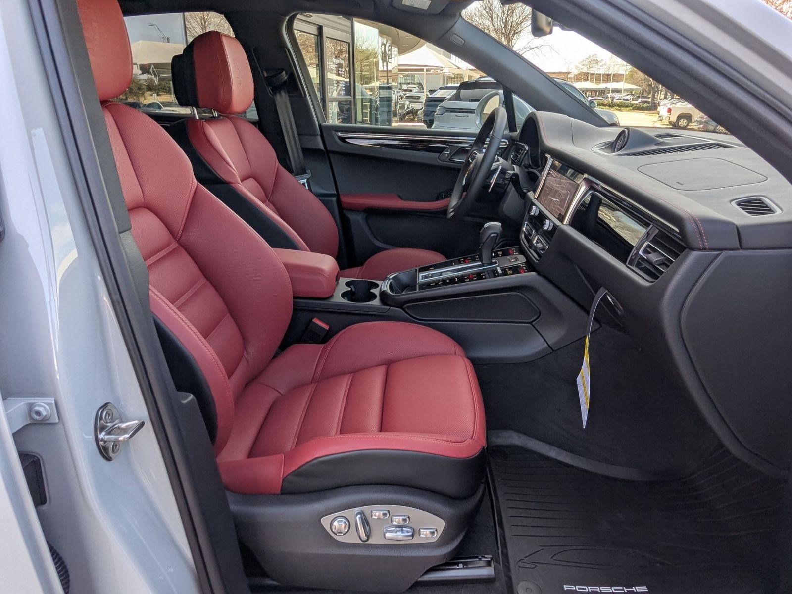 New 2026 Porsche Macan image 25