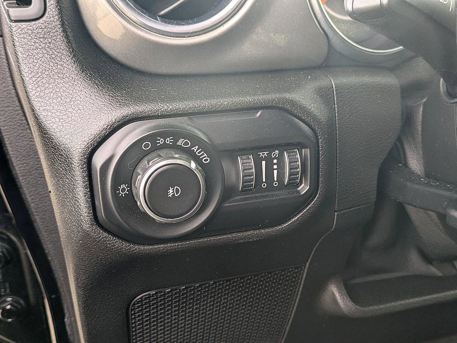 Used 2019 Jeep Wrangler Unlimited Sahara w/ Safety Group image 14