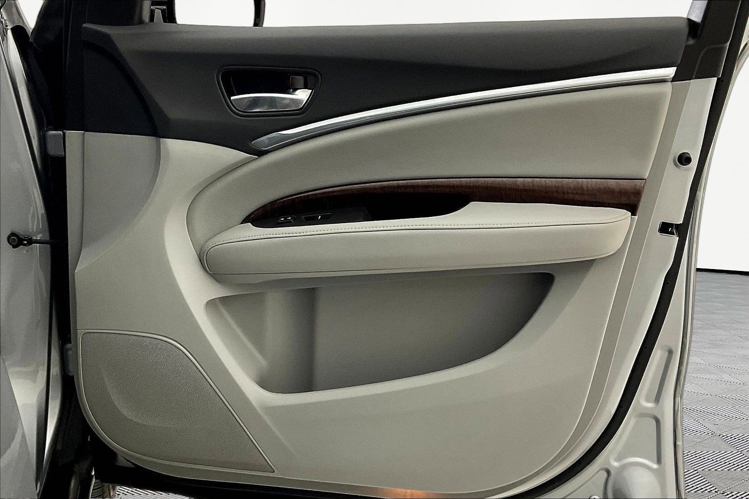 Used 2018 Acura MDX SH-AWD w/ Technology Package image 28