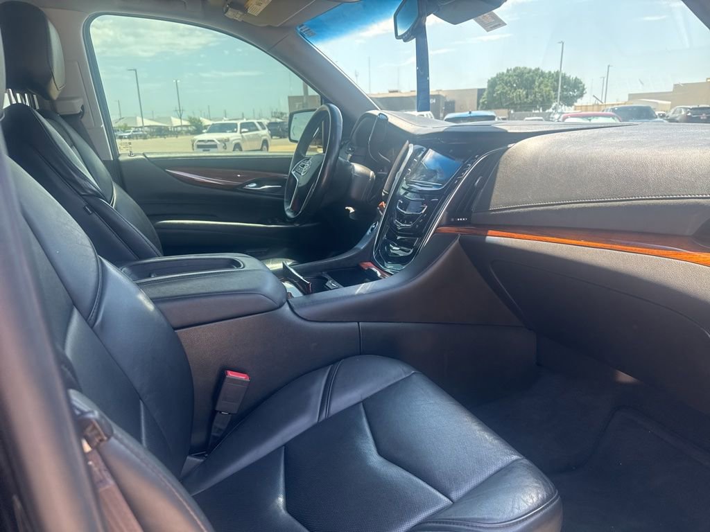 Used 2015 Cadillac Escalade Luxury AWD/4WD image 8