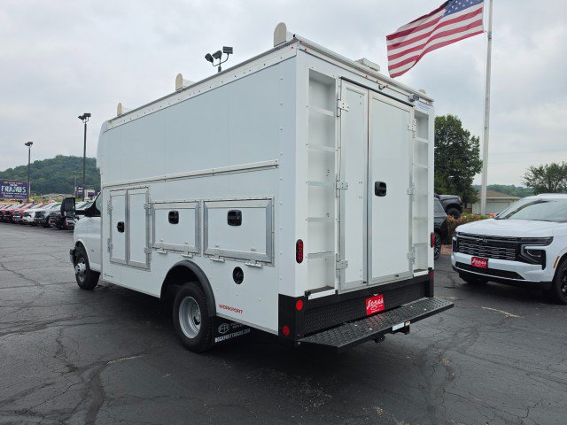 New 2026 Chevrolet Express 3500 RWD image 3