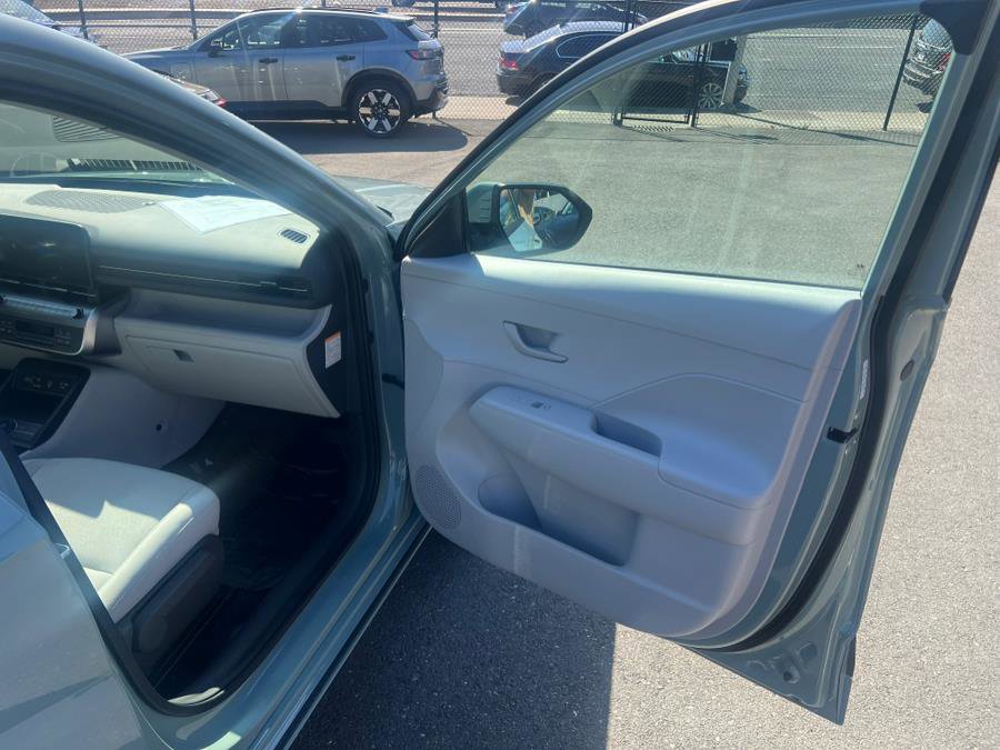 Used 2024 Hyundai Kona SE image 37