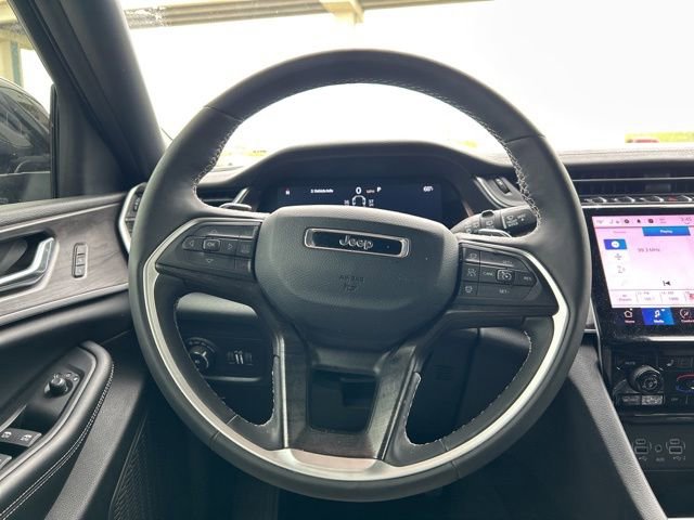 Used 2025 Jeep Grand Cherokee L Limited w/ Black Appearance Package AWD/4WD image 20