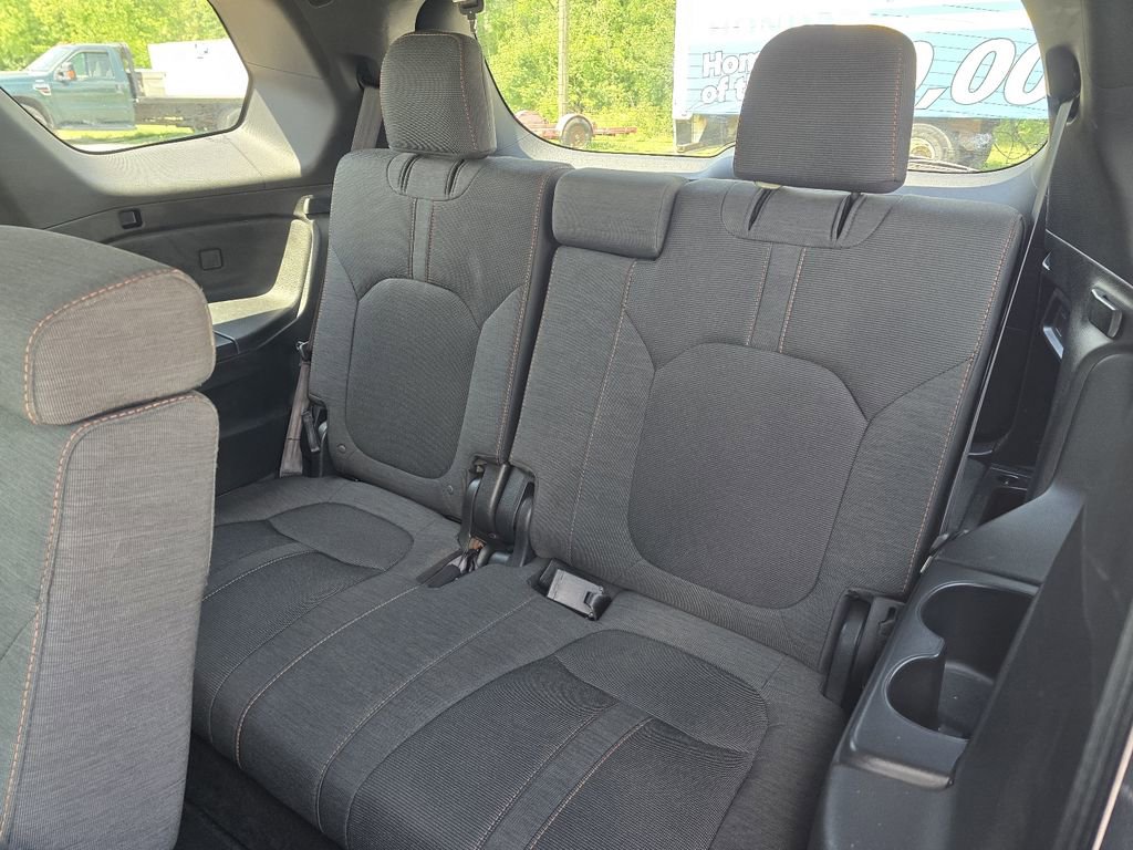 Used 2023 Honda Pilot Sport image 11