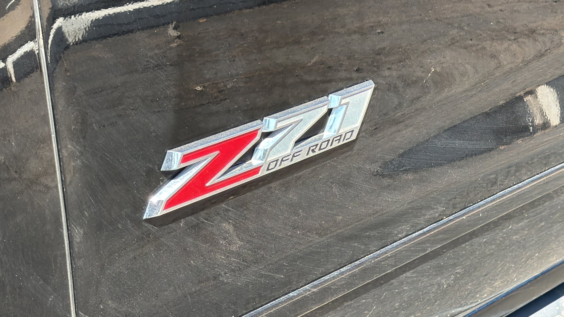 Used 2015 Chevrolet Silverado 1500 LTZ Z71 w/ Midnight Edition AWD/4WD image 19