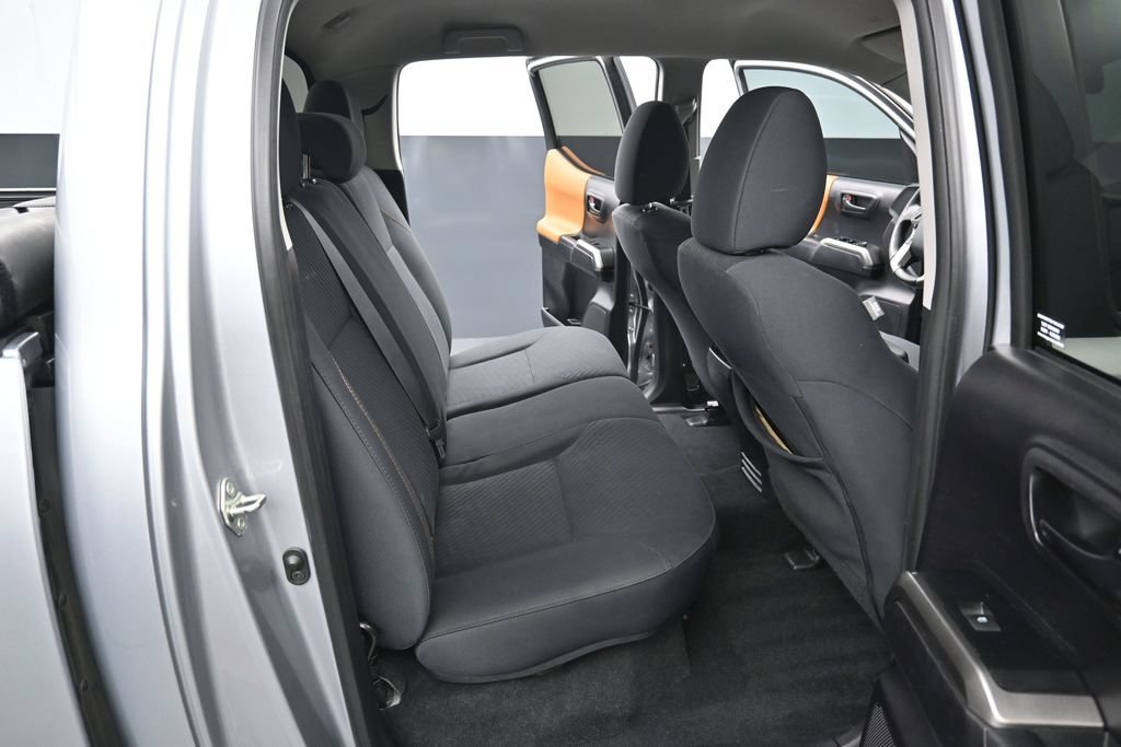 Used 2020 Toyota Tacoma SR5 RWD image 27