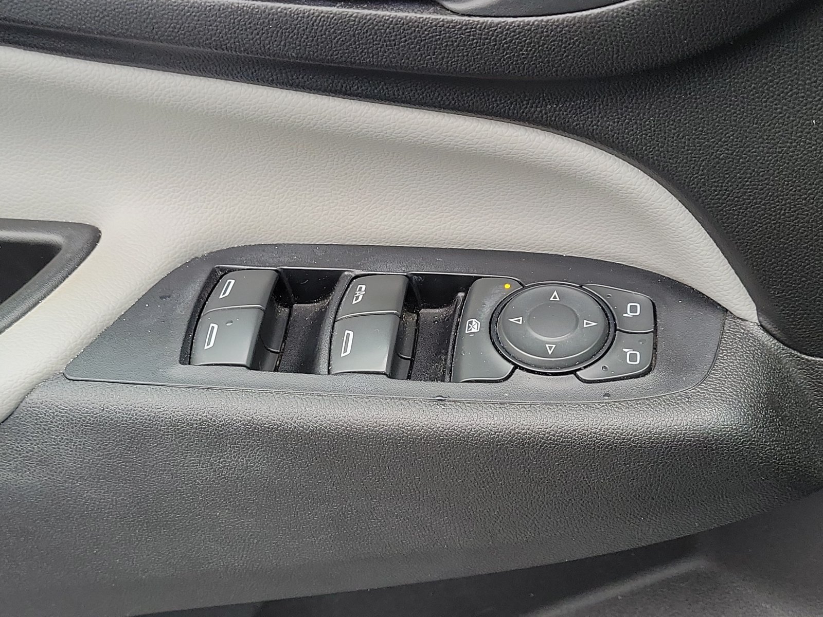 Used 2020 Chevrolet Equinox LT FWD image 18