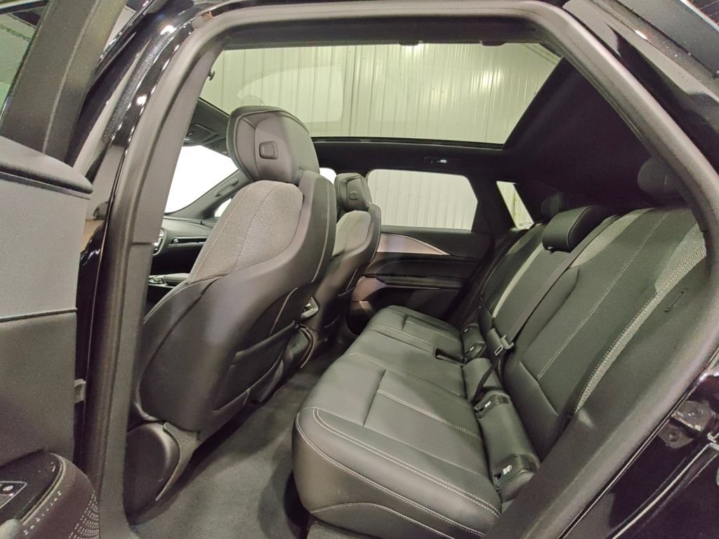 Used 2024 Cadillac Lyriq Tech RWD image 27