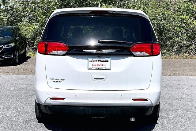 Used 2022 Chrysler Voyager LX FWD image 8