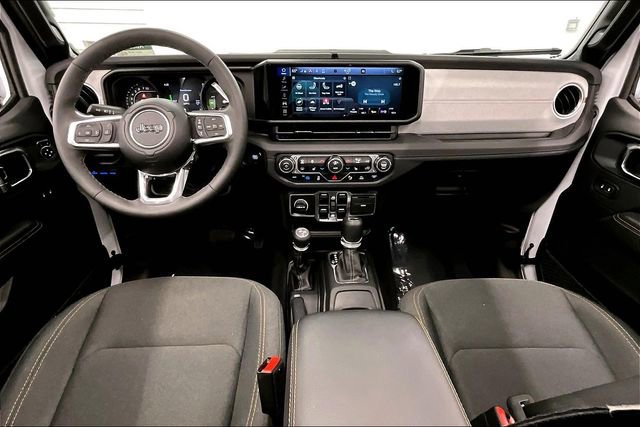 Used 2025 Jeep Wrangler Unlimited Sahara w/ Safety Group image 19