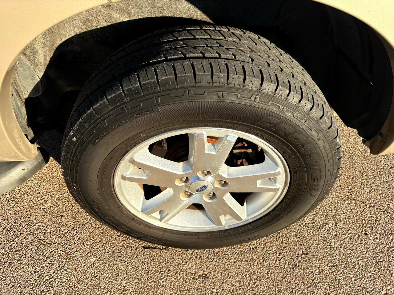 Used 2010 Ford Explorer XLT image 2