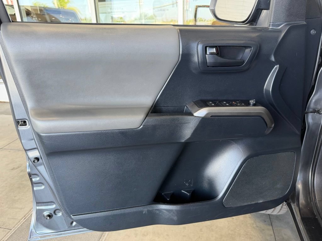 Certified 2019 Toyota Tacoma SR5 AWD/4WD image 18
