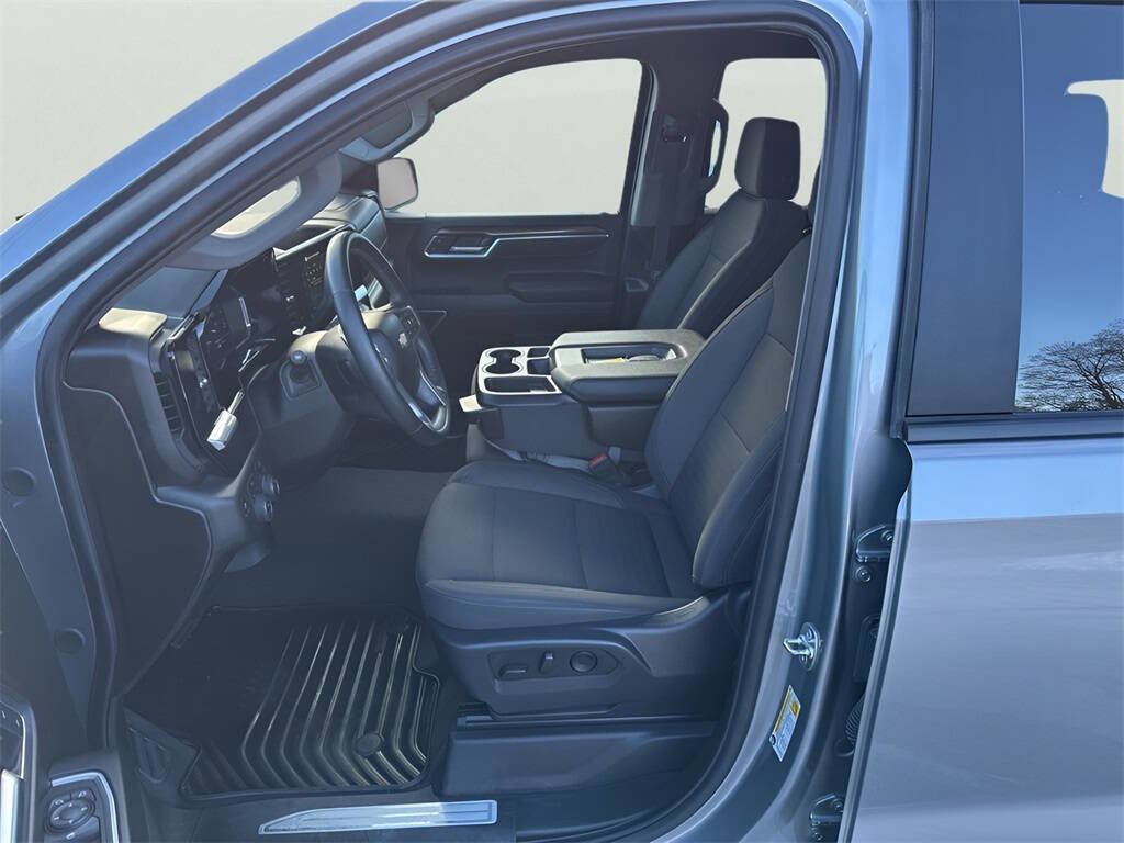 Used 2025 Chevrolet Silverado 1500 LT image 18