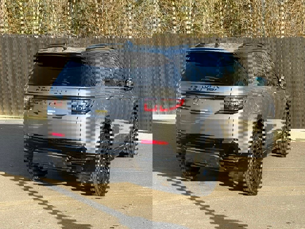 Certified 2025 Land Rover Discovery Sport Dynamic SE image 6