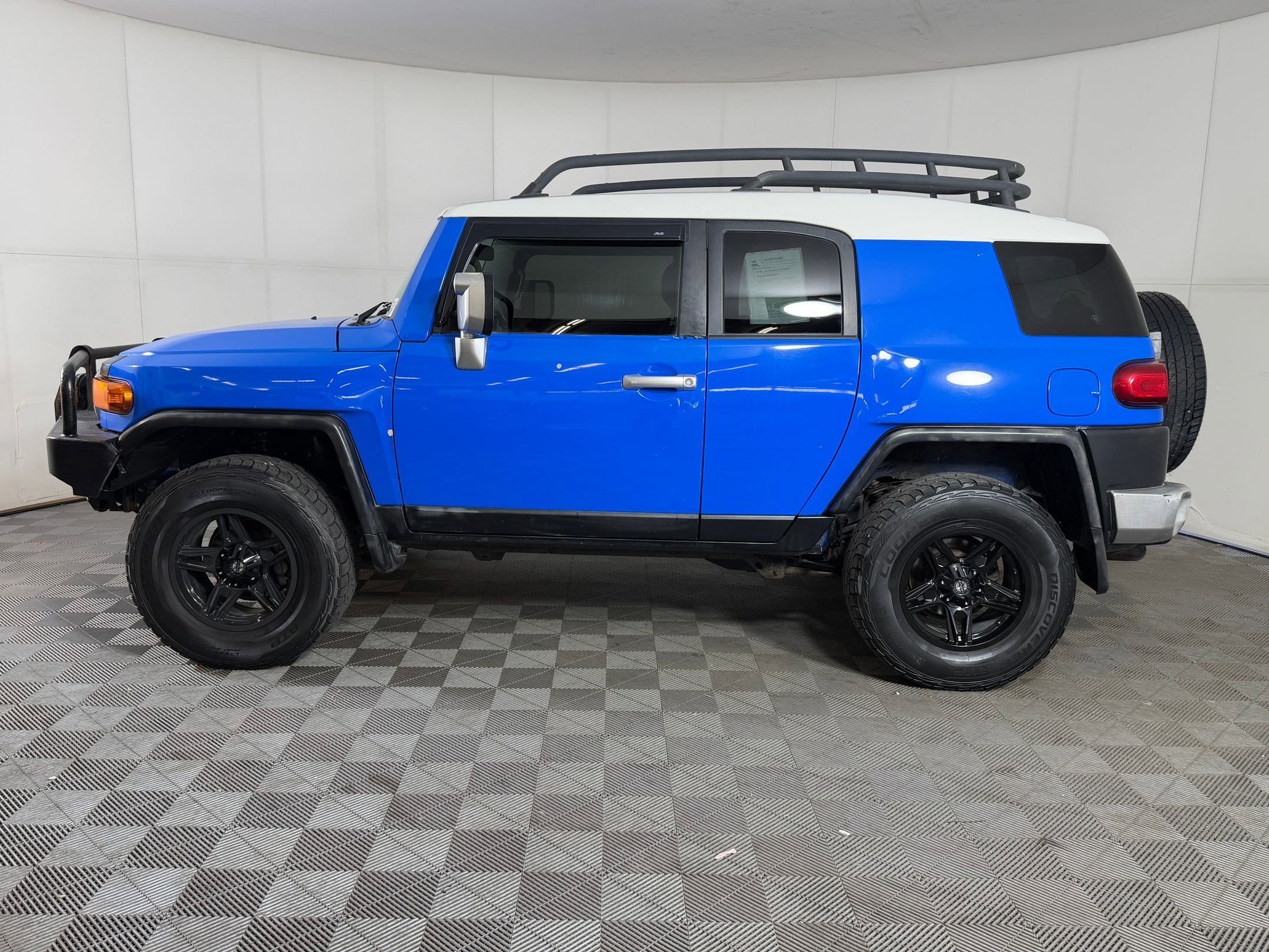 Used 2007 Toyota FJ Cruiser 4WD image 2