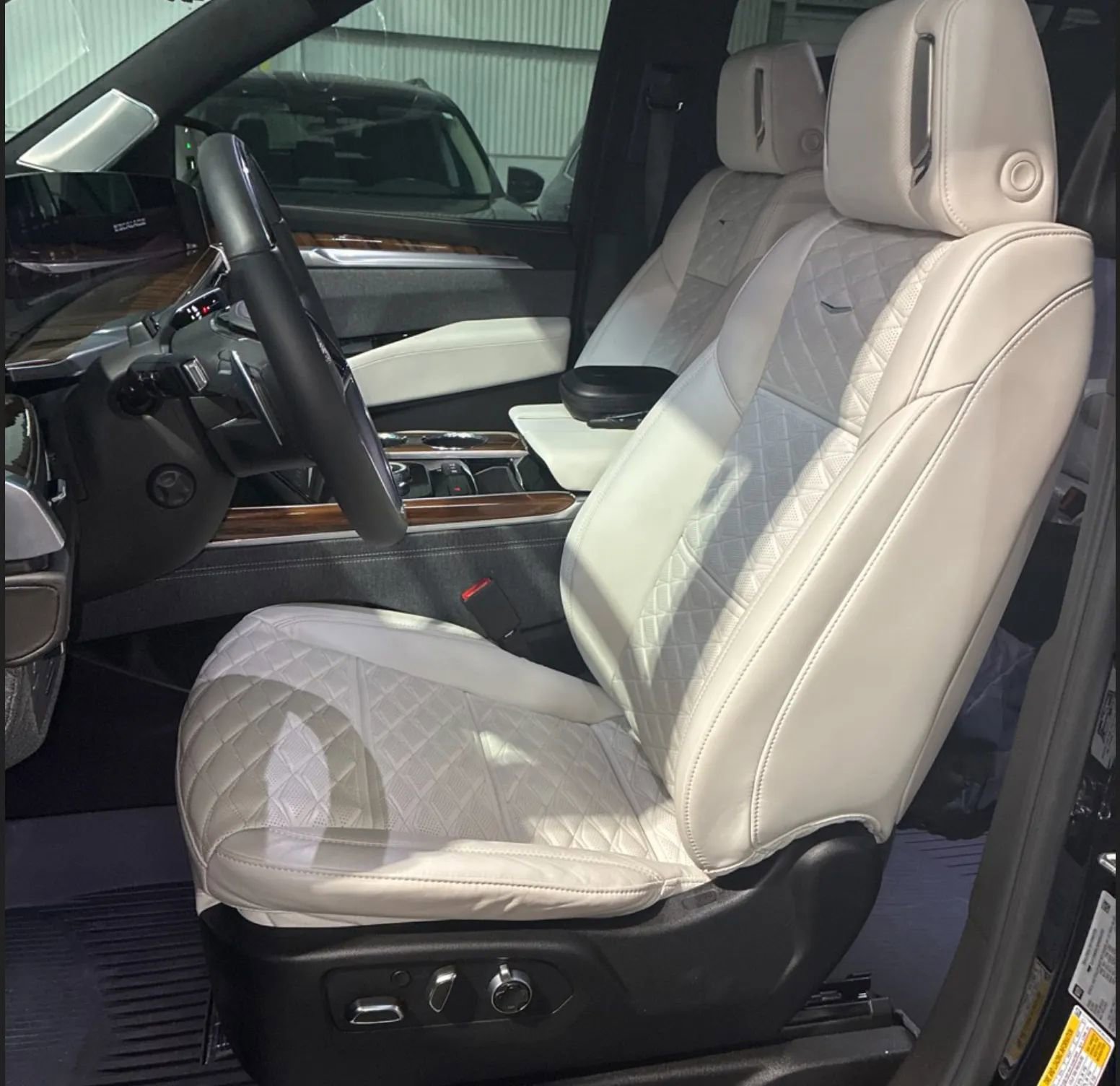 Used 2025 Cadillac Escalade ESV Sport Platinum w/ LPO, Floor Liner Package image 8