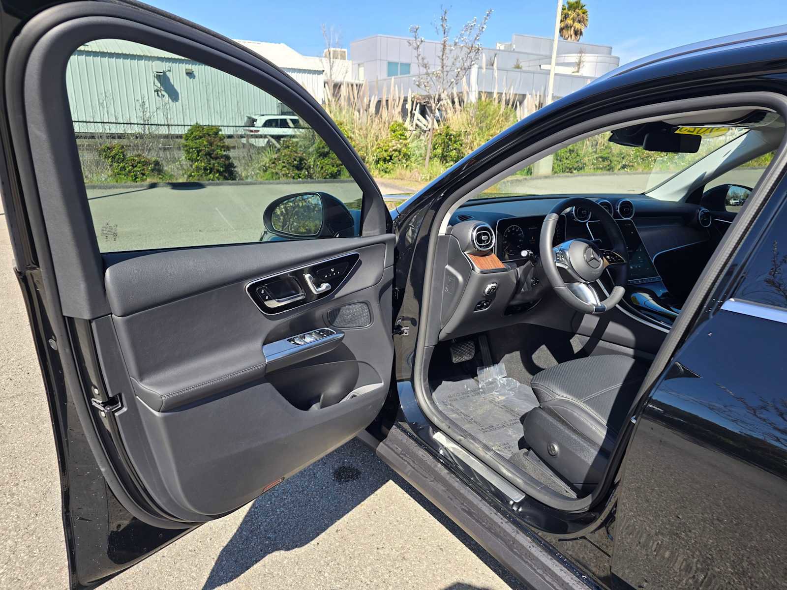 Used 2025 Mercedes-Benz GLC 350e 4MATIC image 21